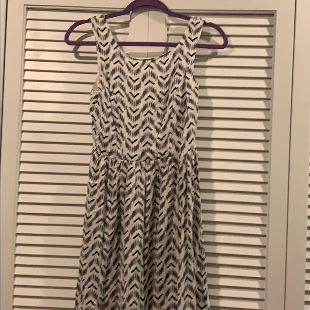 Knee Length White and Grey Design